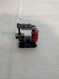 LEGO Marvel Super Heroes Minifigure DUM-E Stark's Briefcase & Robotic Arm 76007