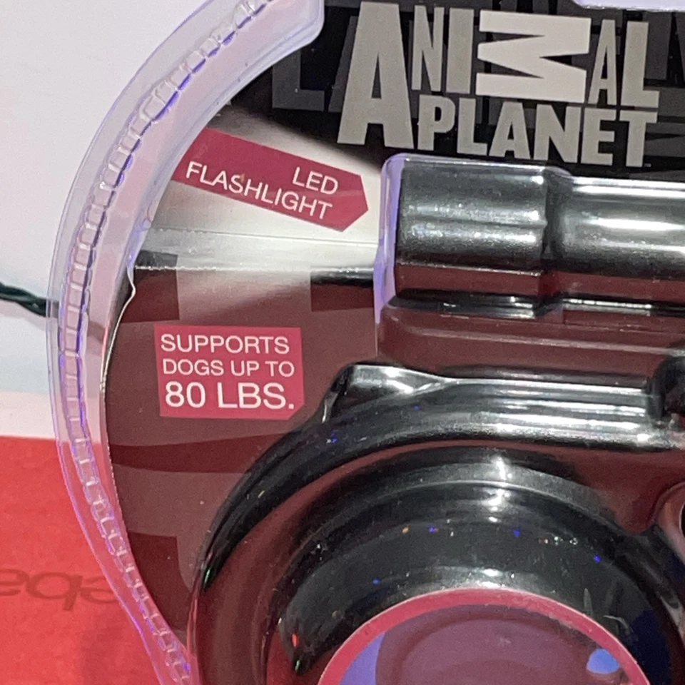 Correa para perro Animal Planet retráctil iluminada por LED 16’ con soporte para bolsa de residuos Foto 2 de 4