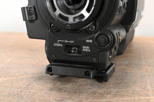 JVC GY-HD110U 1/3" 3-CCD Professional HDV Camcorder CG01E24 - Picture 6 of 18