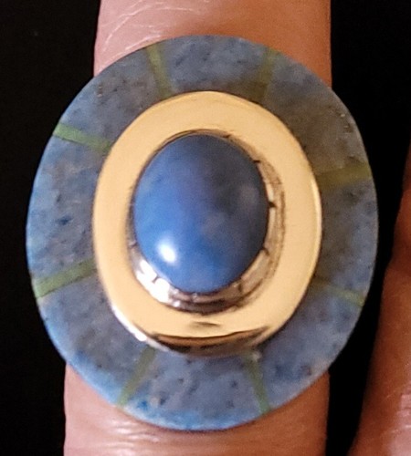 ANILLO DE SEÑORA DE PLATA ESTERLINA NAVAJO TALLA 8 1/2 CON INCRUSTACIÓN DE LAPISLÁZULI DE MEZCLILLA Y PEPITA - Imagen 4 de 7