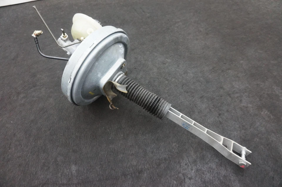 Depósito de cilindro maestro de refuerzo de freno 99635592300 Porsche 911 Turbo 1999-05 Foto 4 de 4