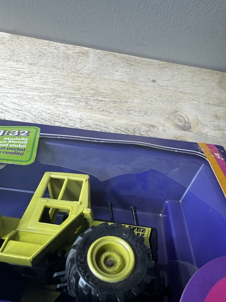 Tractor Siku Mercedes-Benz 800 2852 usado Foto 2 de 4