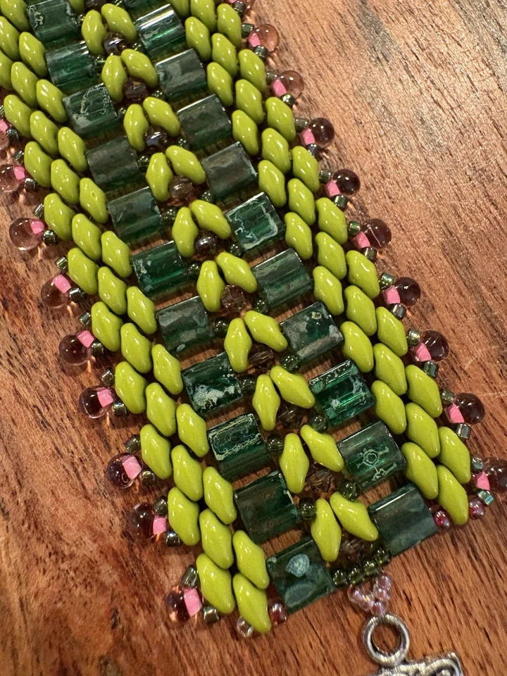 Pulsera de 1930 Revival Speakeasy Verde Rosa Semilla Cuentas Tonos Joya Hecha a Mano Foto 3 de 4