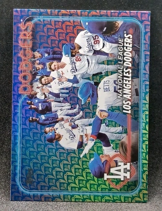 2024 Topps #183 Los Angeles Dodgers Holiday