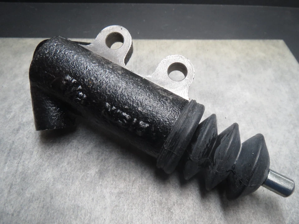 Cilindro esclavo de embrague para Toyota MR2 Supra hecho en Japón por AISIN - ¡Envío rápido! Foto 2 de 4