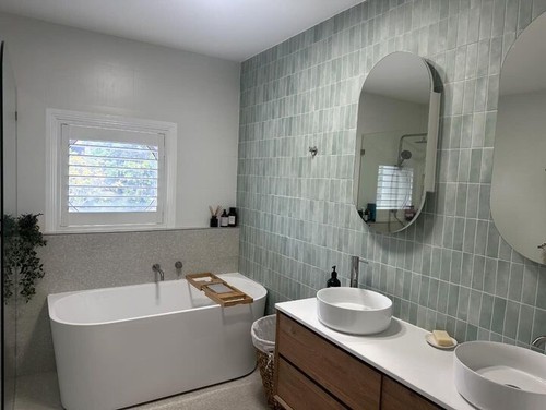 Oval Wall Hung Mirror Shaving Cabinet | 900mm x 450mm x 148mm | Medicine Cabine - Picture 3 of 5