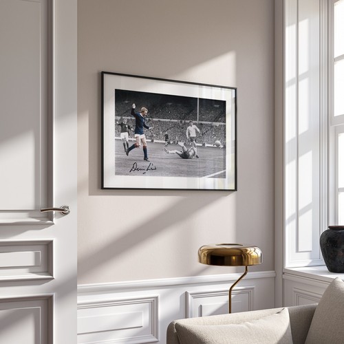 Denis Law Signed & Framed Scotland Photo Scotland Autograph COA - Picture 3 of 3