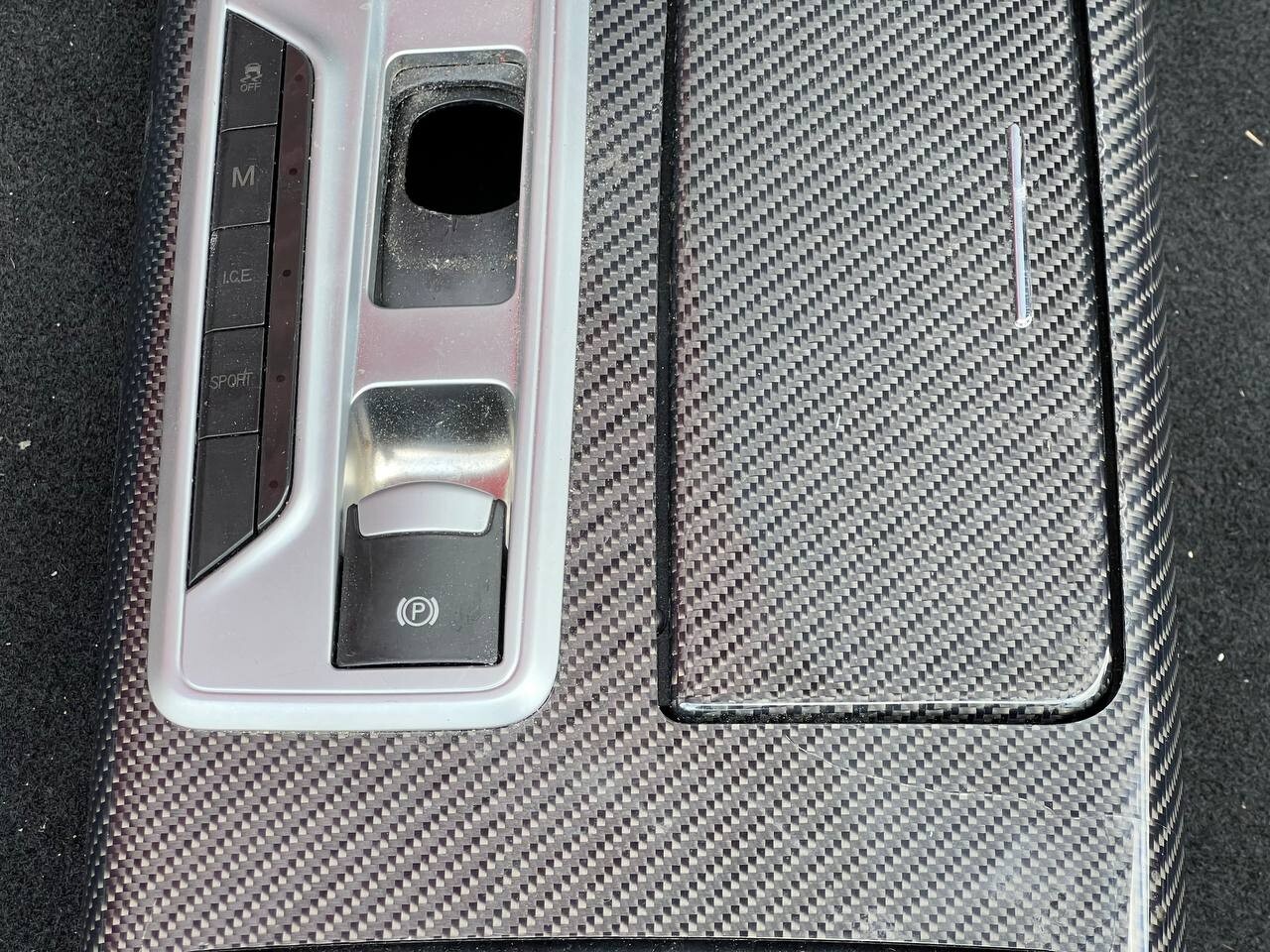 Maserati Ghibli OEM Center Console Glove Box Compartment Carbon Trim – 673000333