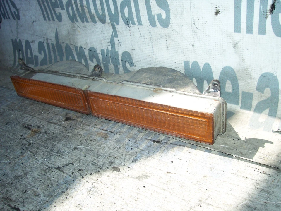 Cadillac Sevilla 1976-1979 OEM PASAJERO DERECHO MARCADOR INTERMITENTE LÁMPARA 5967110 Foto 3 de 4