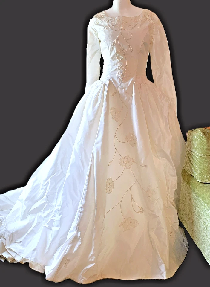 60s Satin Pearl-Lace-Sequin Front Embellished Wedding Gown, Train Vintage Sz 10 - Image 2 of 4