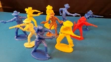 Lot of  10 Larger COWBOYS plastic GUNS RIFLES FIGHT diorama playset WESTERN NOS