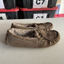 Ugg Dakota 1106877 Women sz 10 Brown Suede Leather Slippers Moccasin Fur Lined