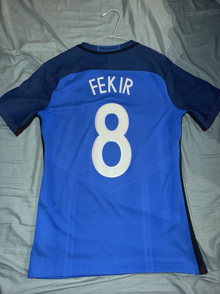 Nike Maillot France Domicile Bleu 2017-2018 FEKIR n°8 manches courtes porté - Photo 3/3