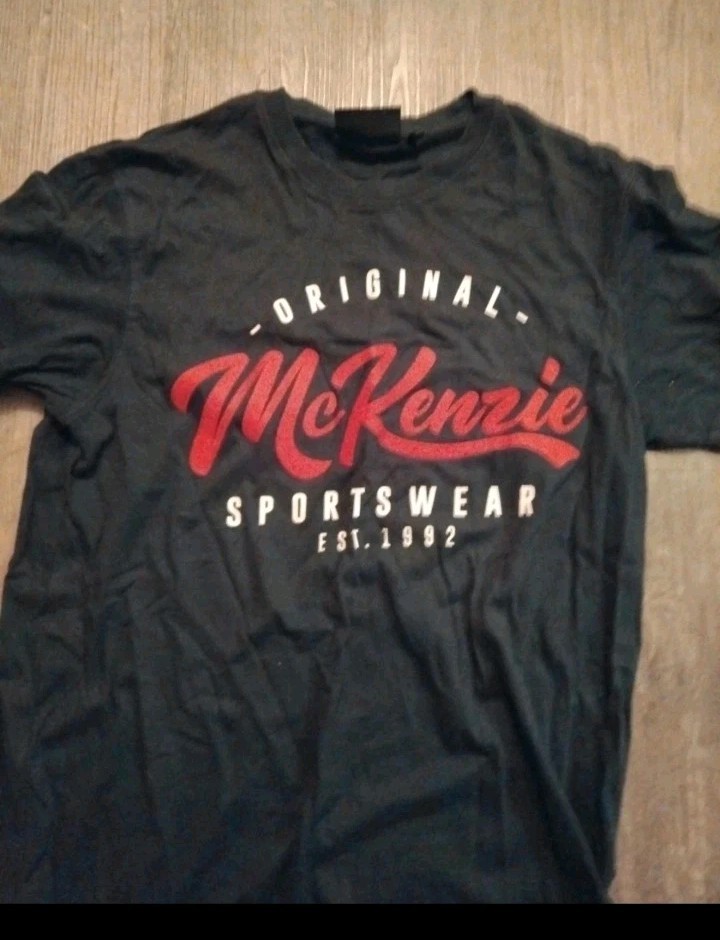 Boys McKenzie T-Shirt Size Small Black Short Sleeve
