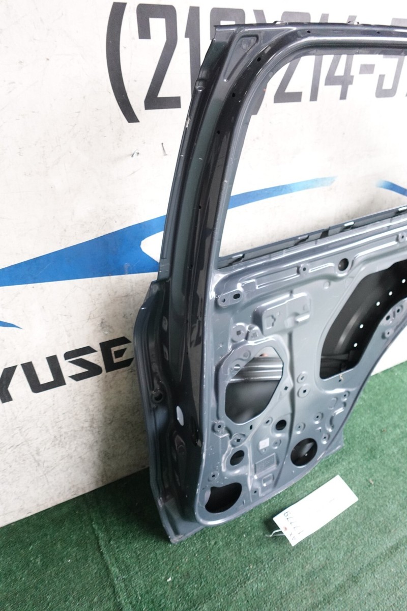 w/dents 2020 2021 2022 2023 MAZDA CX30 CX-30 REAR RIGHT DOOR OEM