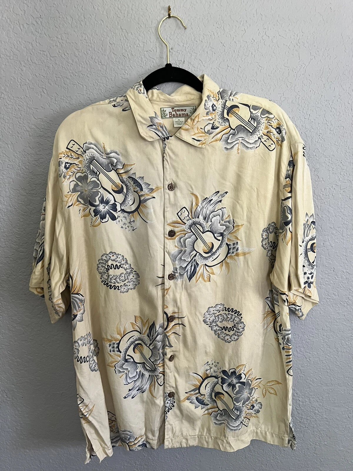 Tommy Bahama Shirt Men's Medium Yellow 100% Silk Beach Floral Button Up