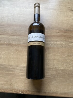 Biete eine  Flasche 2012 Riesling Chardonnay Pfalz 10,5% , 750ml.