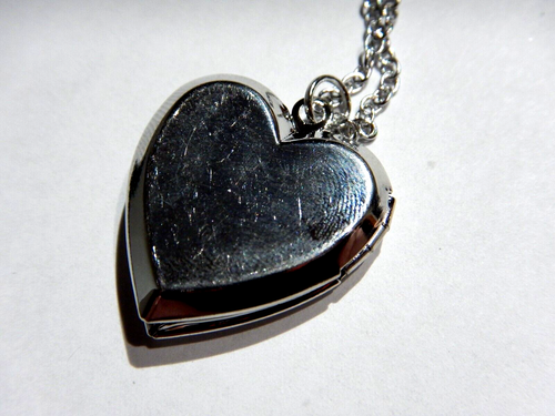 GLOW IN THE DARK HEART LOCKET silver color steel pendant chain necklace 90s C1 - 第 5/6 張圖片