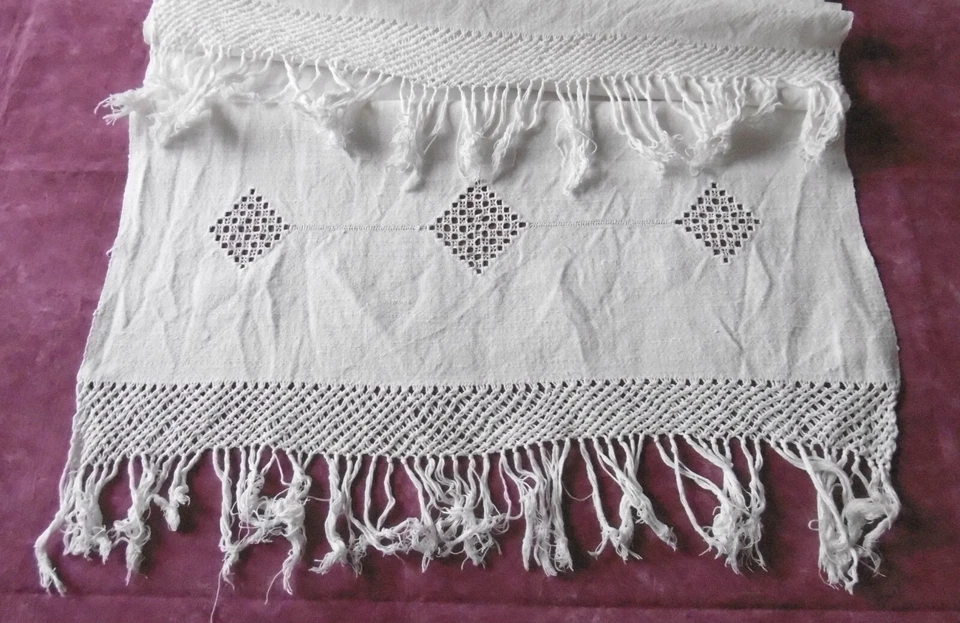 Immense serviette ou essuie mains BRODéE et AJOURéE à FRANGES - Photo 4/4