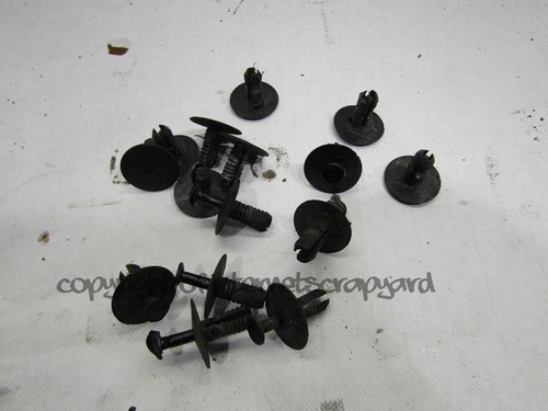 BMW 7er E38 91-04 4.4 Stoßstange hinten Haut Kunststoff Stopfen Halterungen Clips