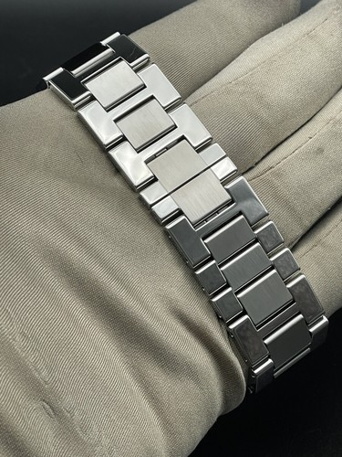 CARTIER RONDE SOLO 3802 42MM XL WATCH WITH BOX SELLER REFURBISHED (AD2003666) - Picture 3 of 9