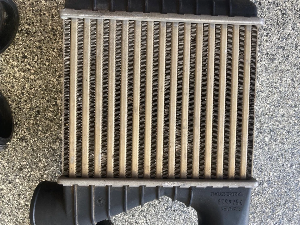  Saab Classic 900 16 Valve Turbo Intercooler 7599418 Blackstone 1986 to 1994 Foto 2 de 4