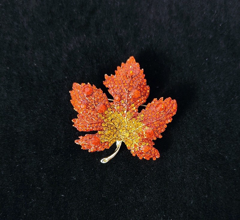 BRILLIANT RHINESTONE MAPLE LEAF PENDANT BROOCH PIN for FALL or AUTUMN 2" X 1.75"