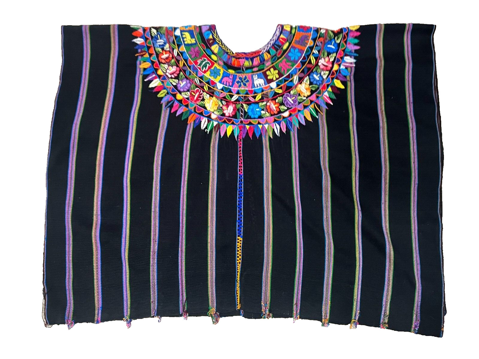 Huipil guatemalteco vintage bordado a mano de Patzun