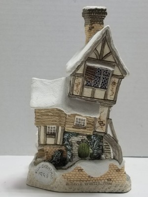 Old Joe s Beetling Shop 1993 David Winter Dickens Christmas Cottage Decor 