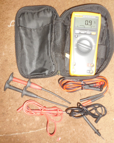 FLUKE 179 TRUE RMS MULTIMETER WITH LEAD SETS