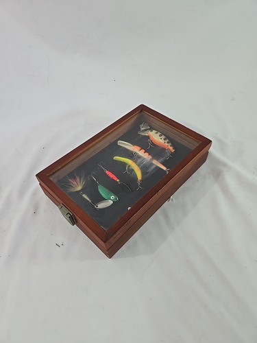 Lot of 6 Fishing Lures In Framed Display Case Lure Collection - Picture 6 of 7