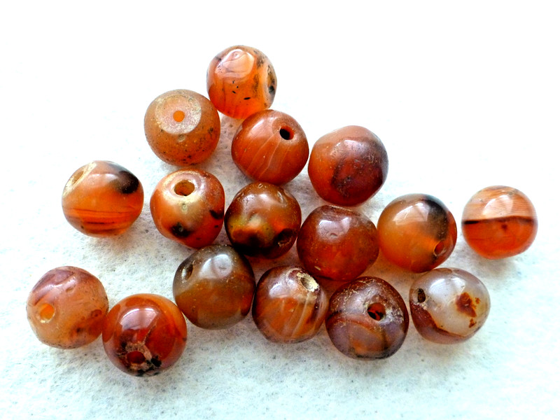 ANTIQUE 16  PCS    RARE STYLE  ROUND   SHAPE  CARNELIAN STONE  TRADE BEADS