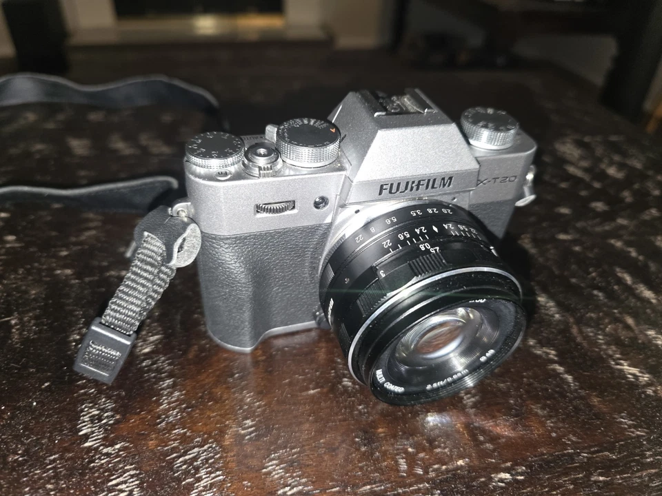 Cámara sin espejo Fujifilm X-T20 + lente de 50 mm f/2 con cargador, + SD 4 GB Foto 3 de 4