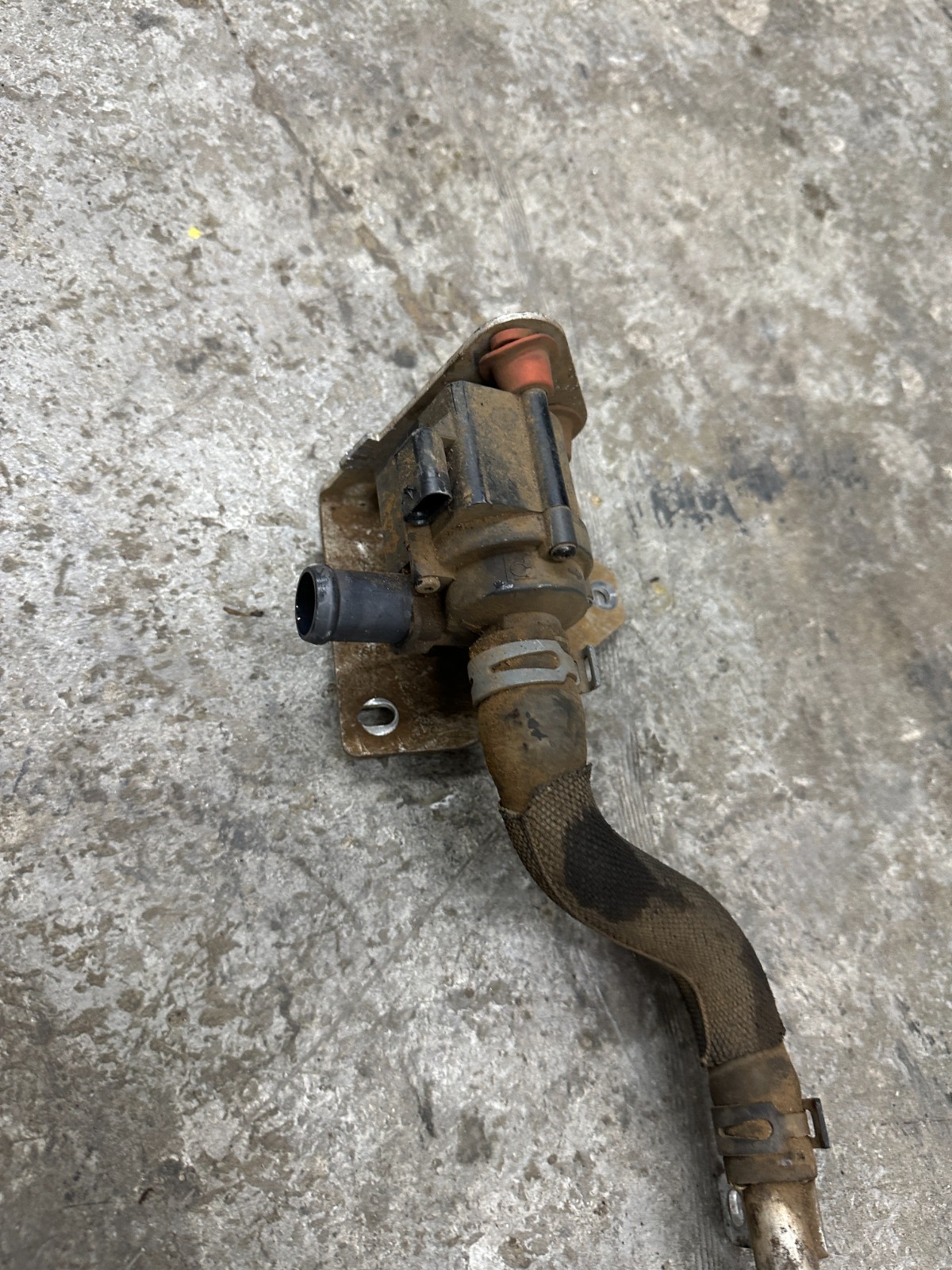 2014 AUDI R8 V10 5.2L AUXILIARY WATER PUMP W/ PIPE HOSE 06H121601 420 121 075 D
