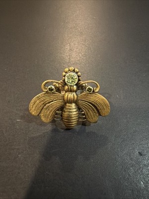 Vintage Mars and Valentine Sterling Silver Peridot Bee Statement Ring Size: 7