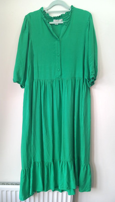 Finery Gr. 18 Kleid Stufen Grün Boho Lagenlook Sommer Knopfleiste Ausschnitt Rüschen