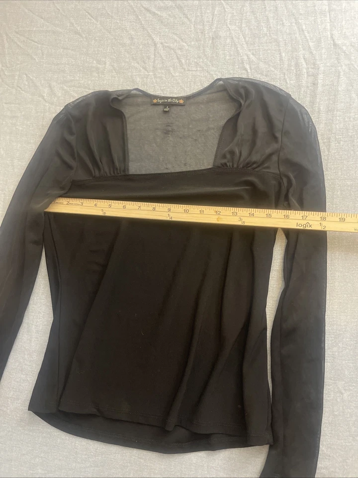 Top grande negro Suzie in the City malla transparente manga larga cuello cuadrado Foto 3 de 4