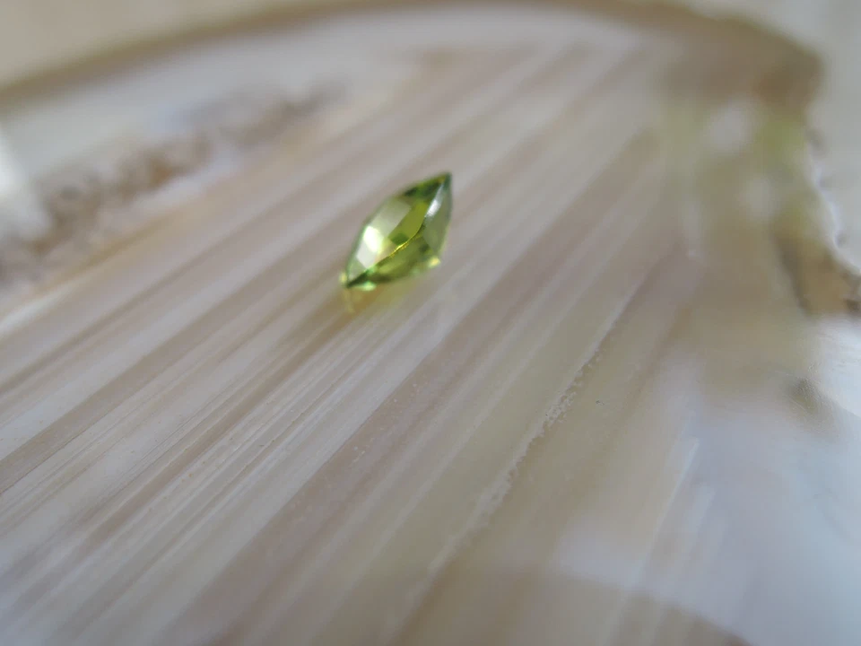 Echter Peridot Antik facettiert Edelstein Fasserstein 68 - Bild 4 von 4