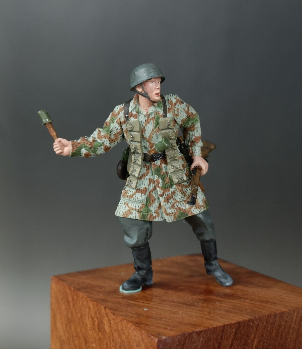 WWII ドイツ Feldgendarmarie フィギュア German Feldgendarmerie Officer 1941 WWII 1:24 Pro Built Model | eBay