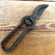 Vintage Pruning Garden Shears Locking Ring 8.5”