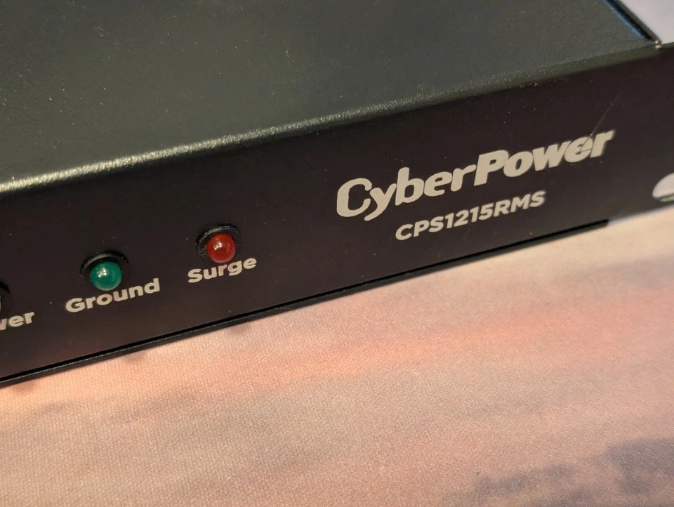 Tira de alimentación CyberPower CPS1215RMS montaje en rack PDU 12 tomas 15 ft cable de alimentación Foto 2 de 4