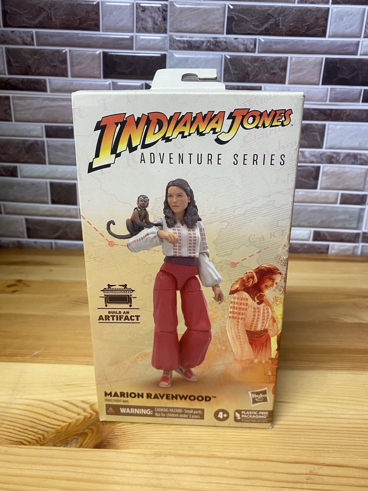 "Figura de acción Indiana Jones Adventure Series Marion Ravenwood 6"" nueva sellada"