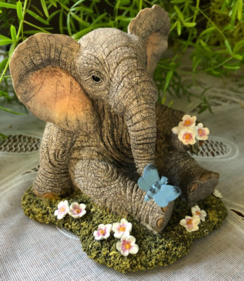 COUNTRY ARTIST PAW PRINTS - TUSKERS (ELEPHANT) - LUCINDA