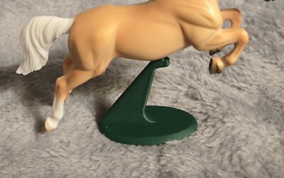 Breyer Stablemates Jumper 3d print horse stand Green Lot of 2 Arctic Skunk