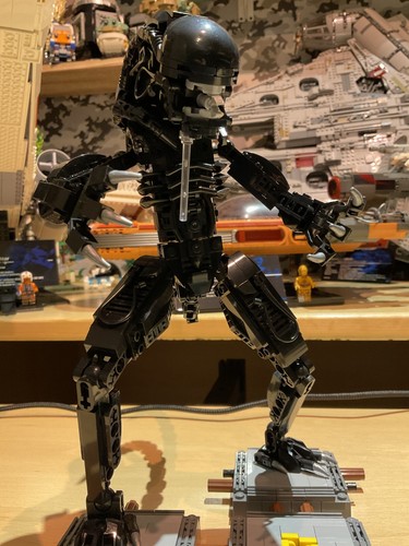 600pcs Alien Xenomorph 1:5 Scale Model Building Blocks Set - Picture 4 of 11