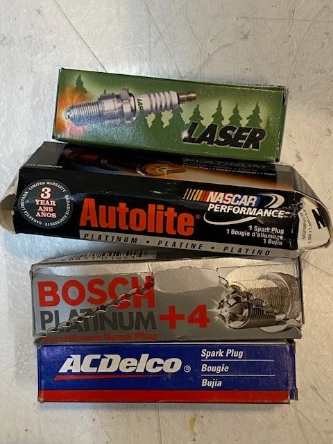 Caja de 50 lb de una variedad de bujías láser, Autolite, Bosch, AC Delco, Motocraft Foto 3 de 4