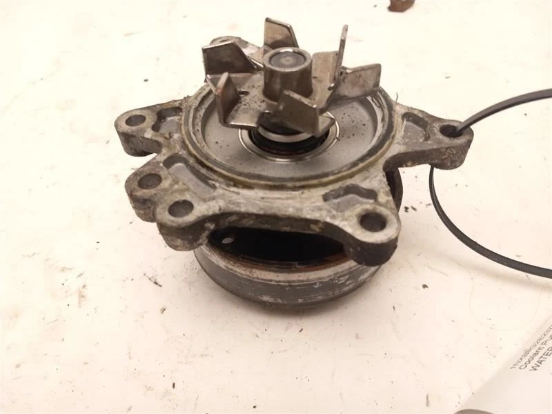 Bomba de agua para Toyota Corolla 1998-2008 Foto 2 de 4