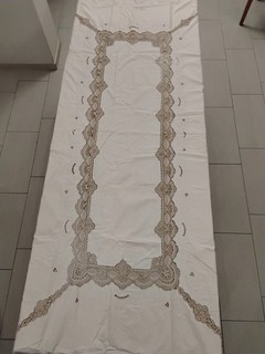 SUPERBE NAPPE ANCIENNE BRODÉE MAIN AVEC DENTELLE AJOUREÉ