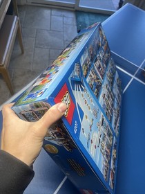 LEGO City Garage (4207, 933 pieces, 2012) New (old stock)