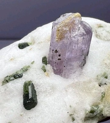 122 Grm. Sehr Schöne Skapolit Kristall mit Diopside Kristall aus Badakhshan Afg 